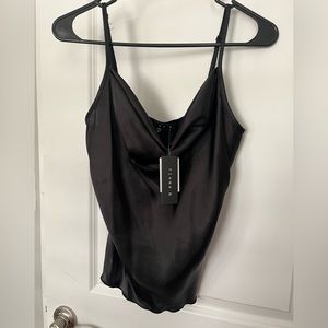 Brand new versona top